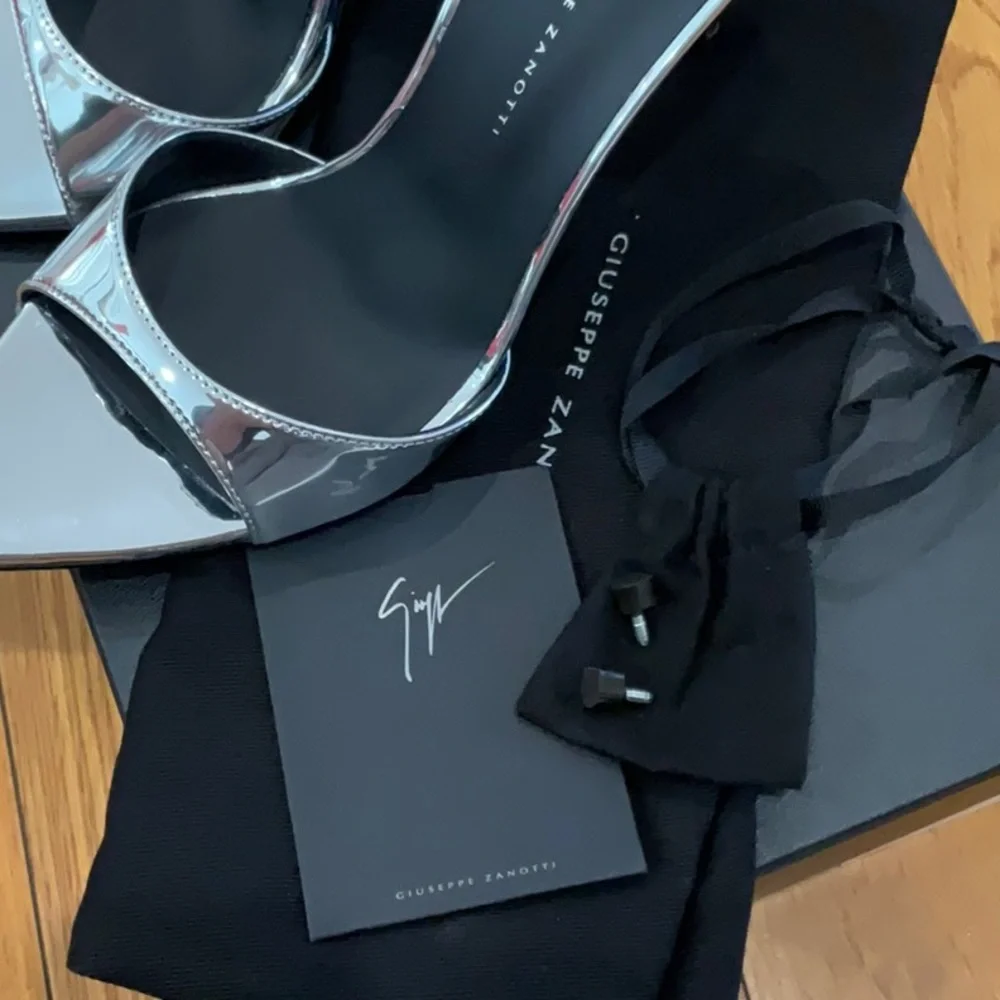 Giuseppe Zanotti Intrigo 90 Sandal, Size: EU 37 - Picture 13 of 16